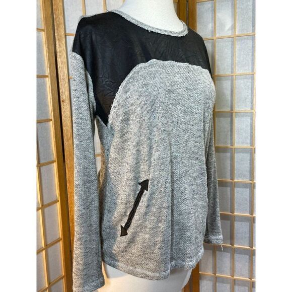 Democracy Sm Distressed Knit Top - Picture 10 of 15